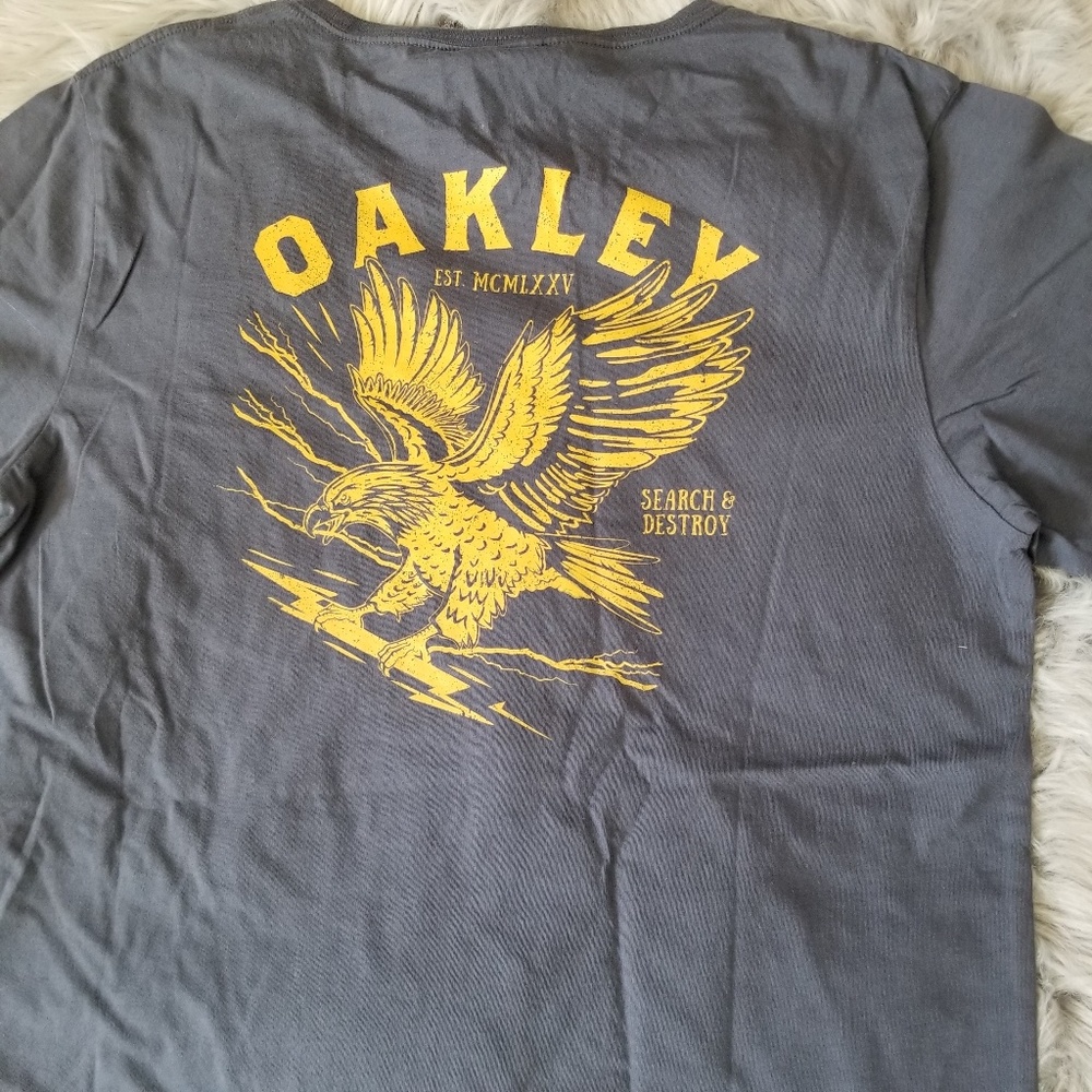 Oakley Pocket Tee NWOT Large